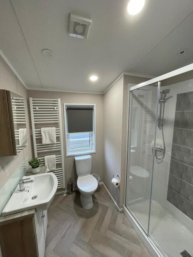Lotus Lodge With Hot Tub York Extérieur photo