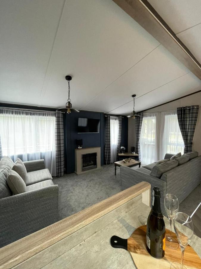Lotus Lodge With Hot Tub York Extérieur photo